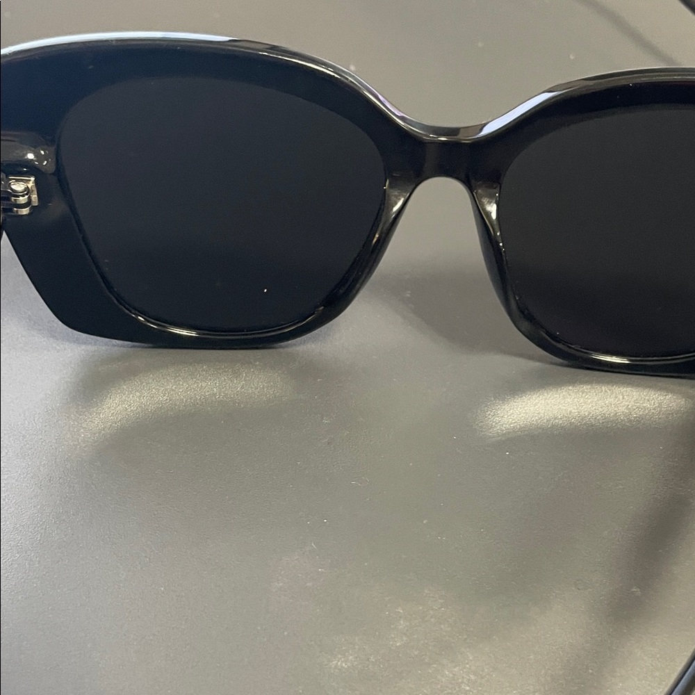 CHANEL Glossy Black Polarized Sunglasses Like New - Picture 10 of 14